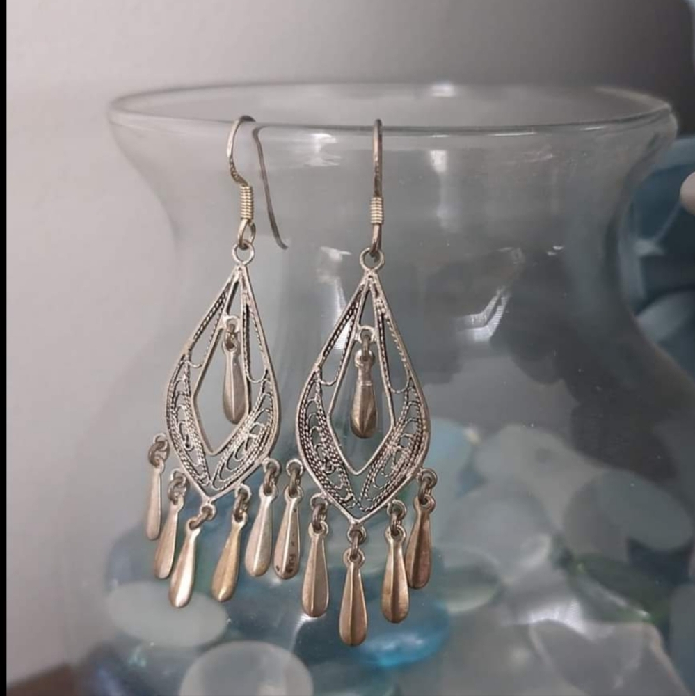 Pretty sterling silver dangle earrings T2
